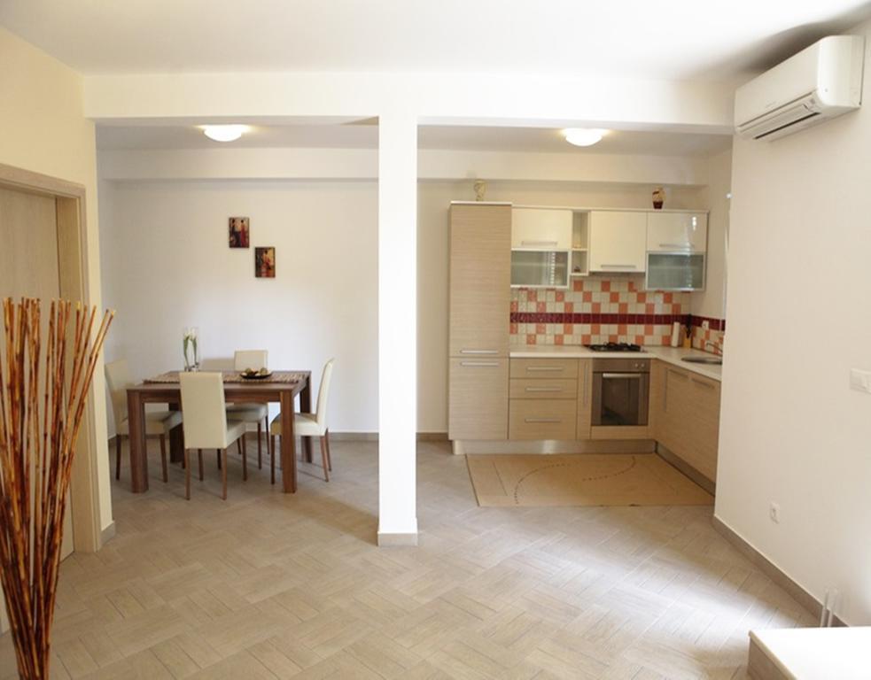 Apartments Vukovic Podstrana Bagian luar foto