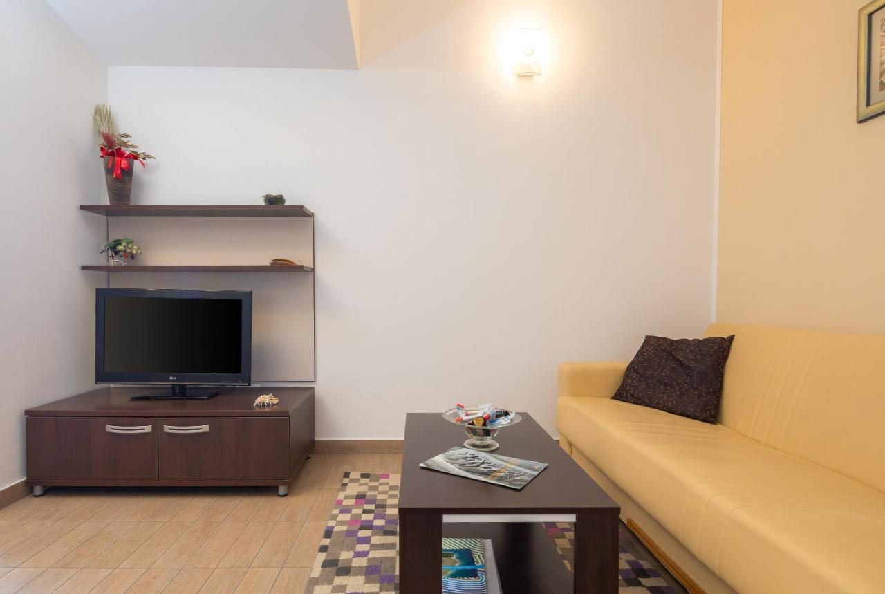 Apartments Vukovic Podstrana Bagian luar foto