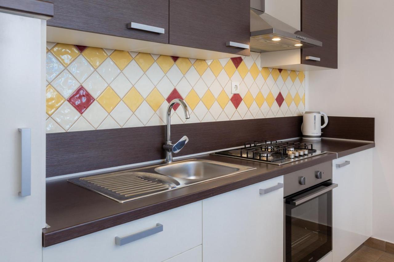 Apartments Vukovic Podstrana Bagian luar foto